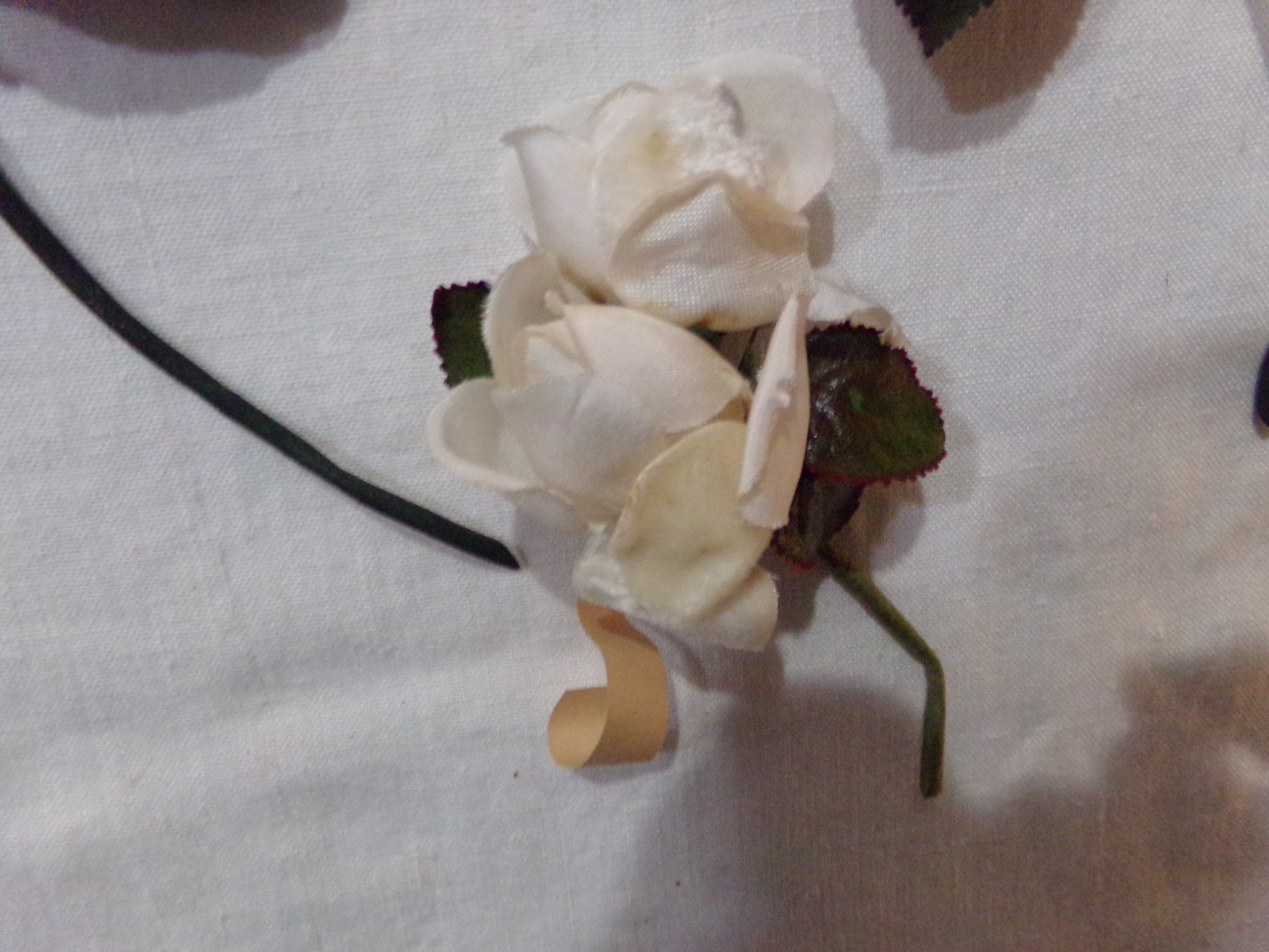 VI NTAGE BEAUTIFUL VELVET-2ROSE-MADE IN GERMANY was $9.95 now $6.95