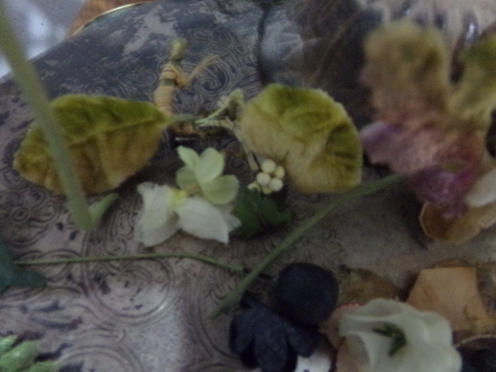 VINTAGE BONUS BAG#1--WHITE Velvet and asst flower tops, leaves and berries                   WER, LEAVES