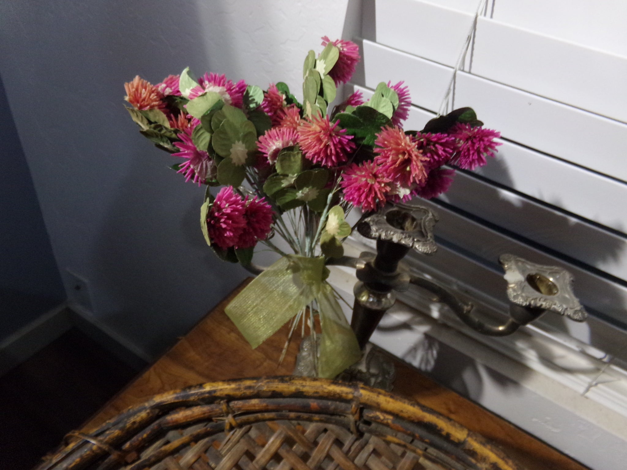 Vintage Clover  Japan    was $8.95 now $6.95 FOR 3 STEMS   Great Condition