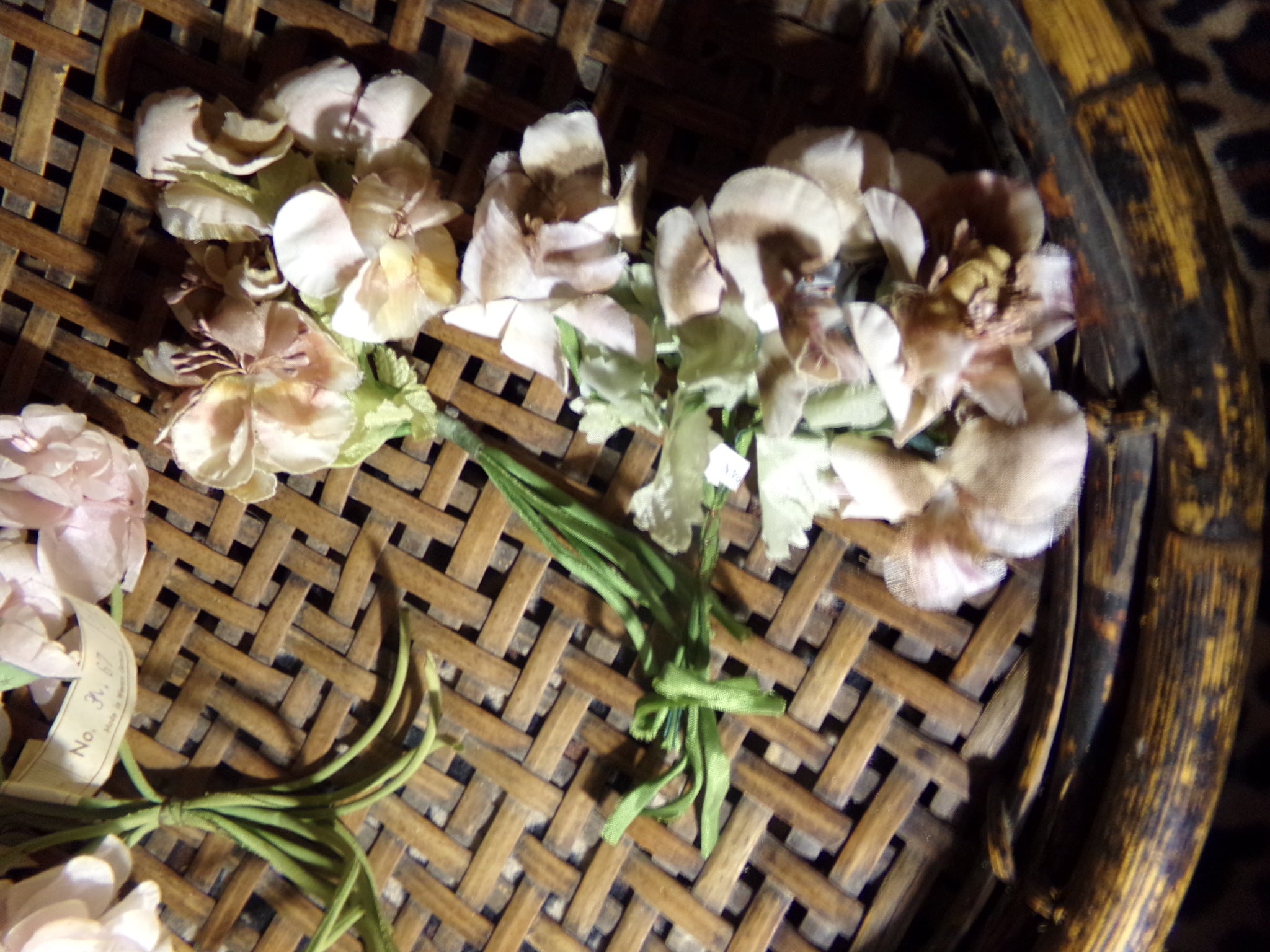 VINTAGE SNAPDRAGONS-BROWN VELVET MADE IN GERMANY  NOW $9.95